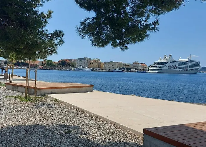 Schloss * Ζαντάρ